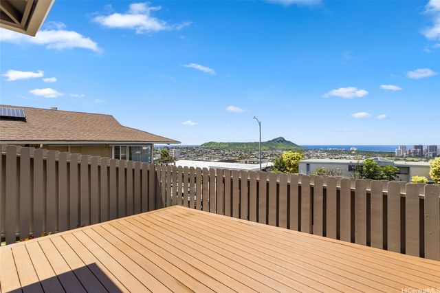 1482 Kalaepohaku Street, Honolulu, HI 96816
