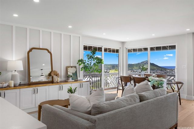 1482 Kalaepohaku Street, Honolulu, HI 96816