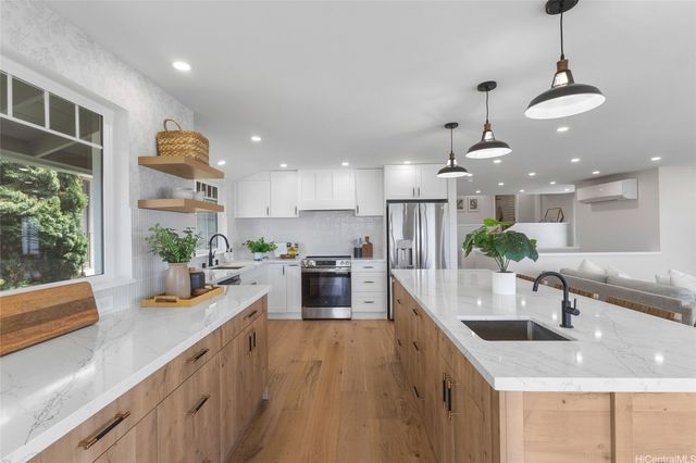 1482 Kalaepohaku Street, Honolulu, HI 96816