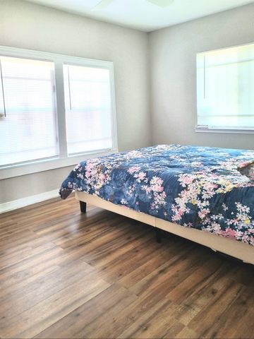 318 7th Street N, Texas City, TX 77590