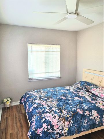 318 7th Street N, Texas City, TX 77590