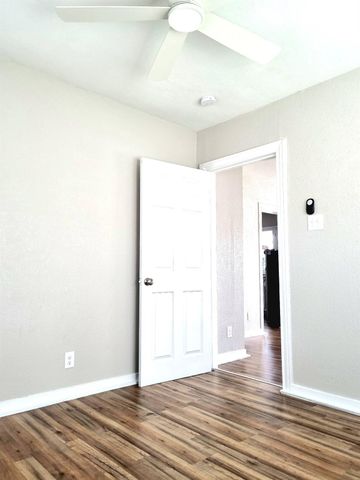 318 7th Street N, Texas City, TX 77590