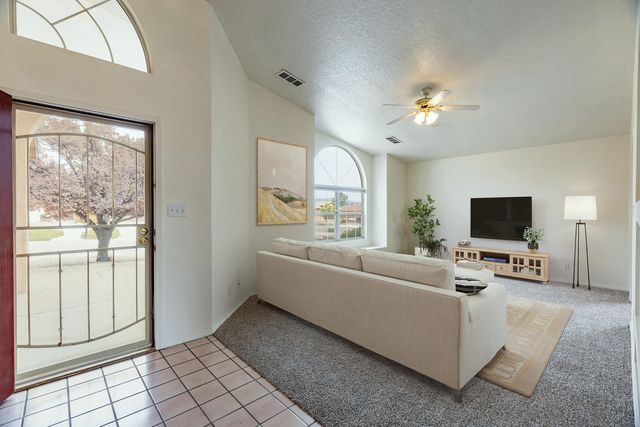 909 Hollow Park Court SE, Rio Rancho, NM 87124