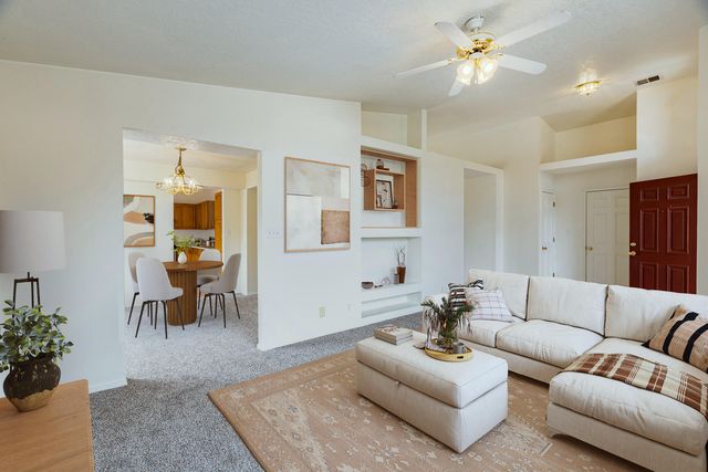 909 Hollow Park Court SE, Rio Rancho, NM 87124