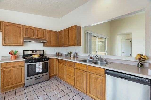 909 Hollow Park Court SE, Rio Rancho, NM 87124