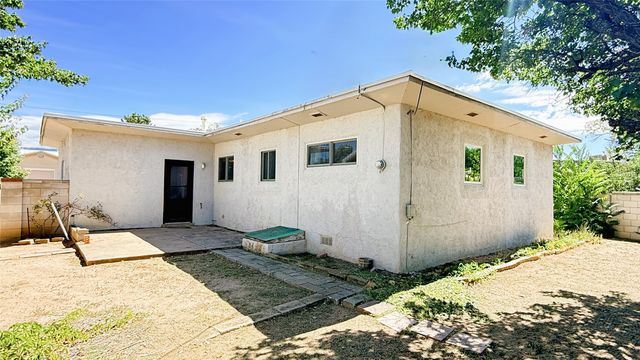 112 Lugar De Oro, Santa Fe, NM 87501