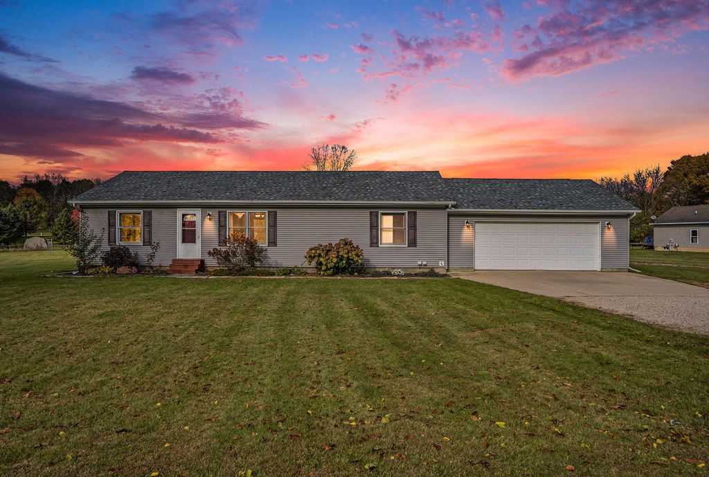 94 Easton Drive, Ionia, MI 48846