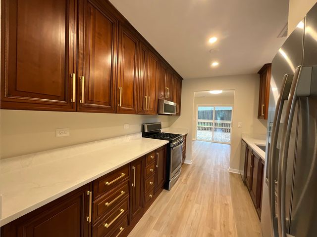 200 Glen Street, Grayslake, IL 60030