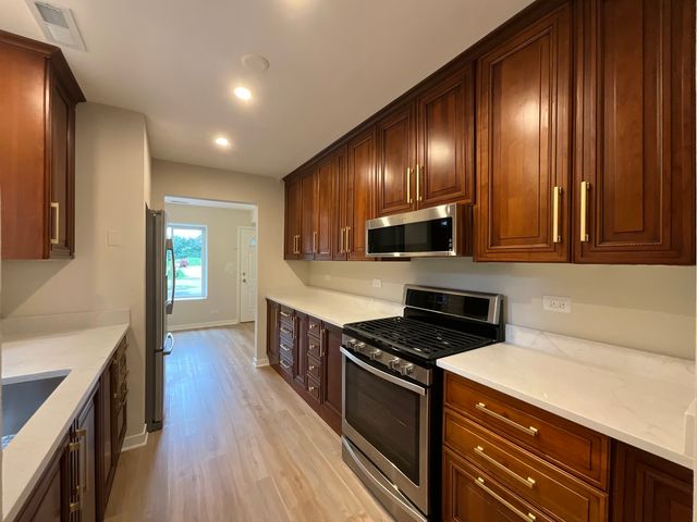 200 Glen Street, Grayslake, IL 60030