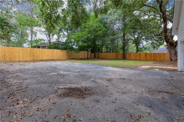 6005 Sturbridge Drive, Mobile, AL 36609