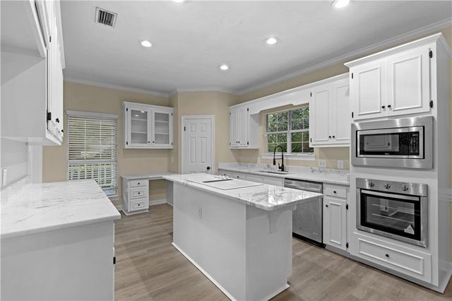 6005 Sturbridge Drive, Mobile, AL 36609