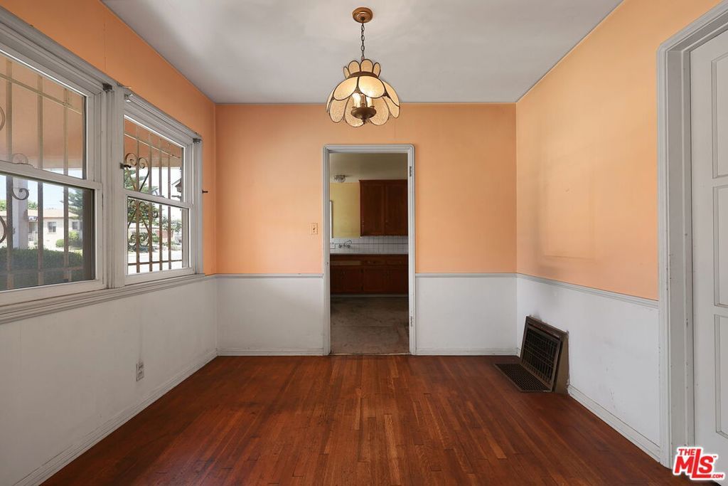 Image 13 of property listing at 8320 Airlane Avenue, Los Angeles, CA 90045