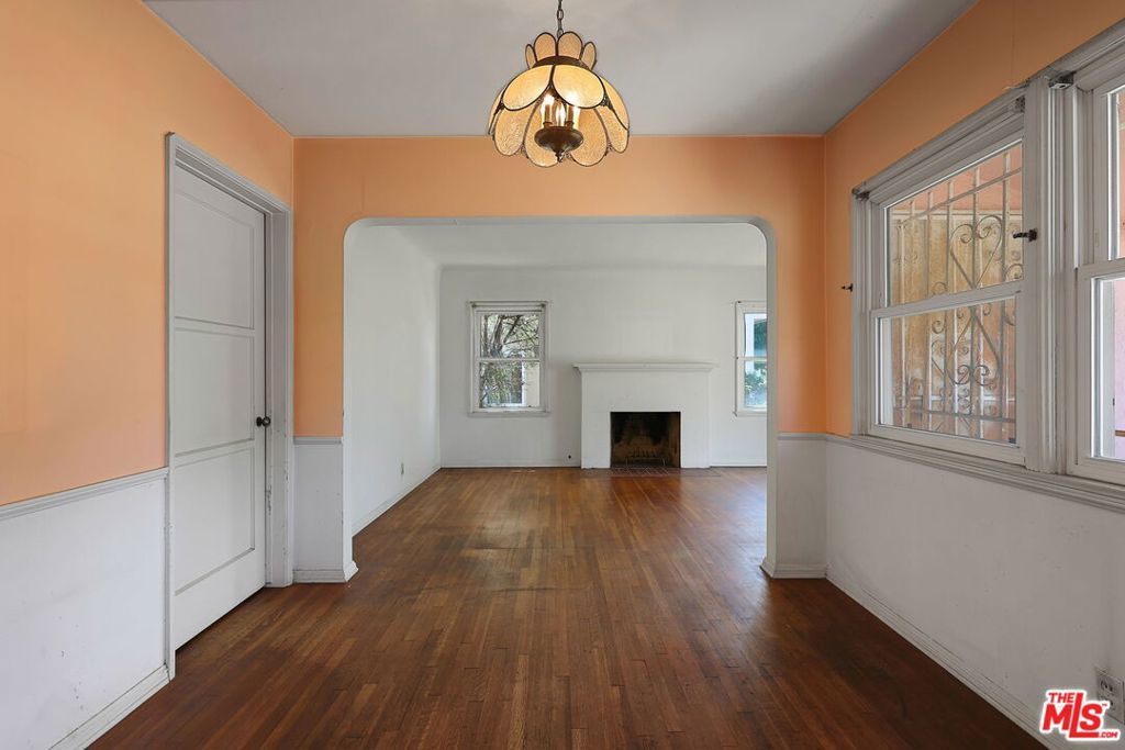 Image 14 of property listing at 8320 Airlane Avenue, Los Angeles, CA 90045