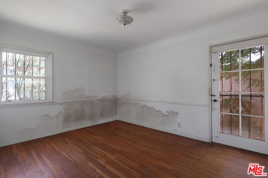 Image 20 of property listing at 8320 Airlane Avenue, Los Angeles, CA 90045