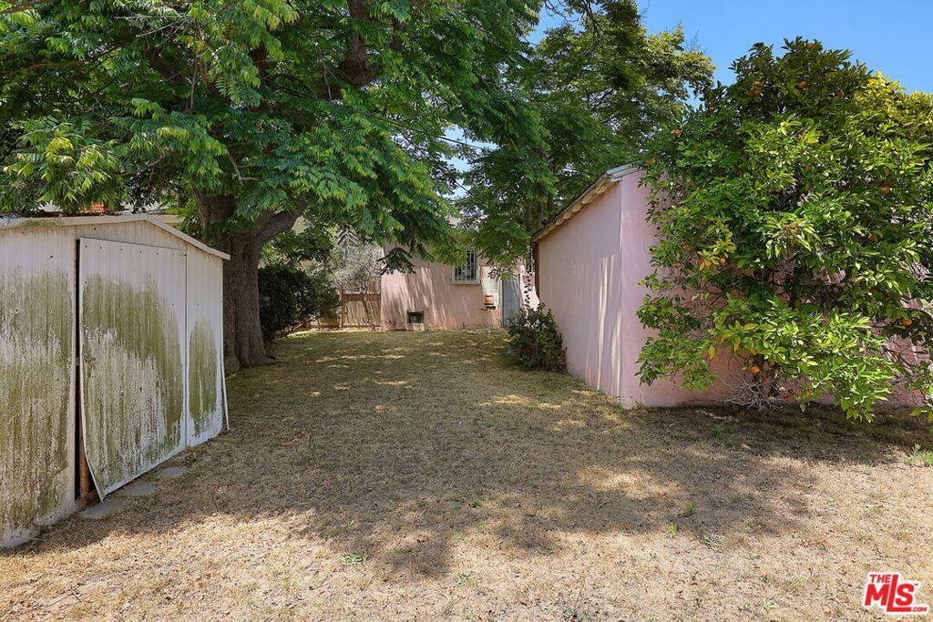 Image 24 of property listing at 8320 Airlane Avenue, Los Angeles, CA 90045