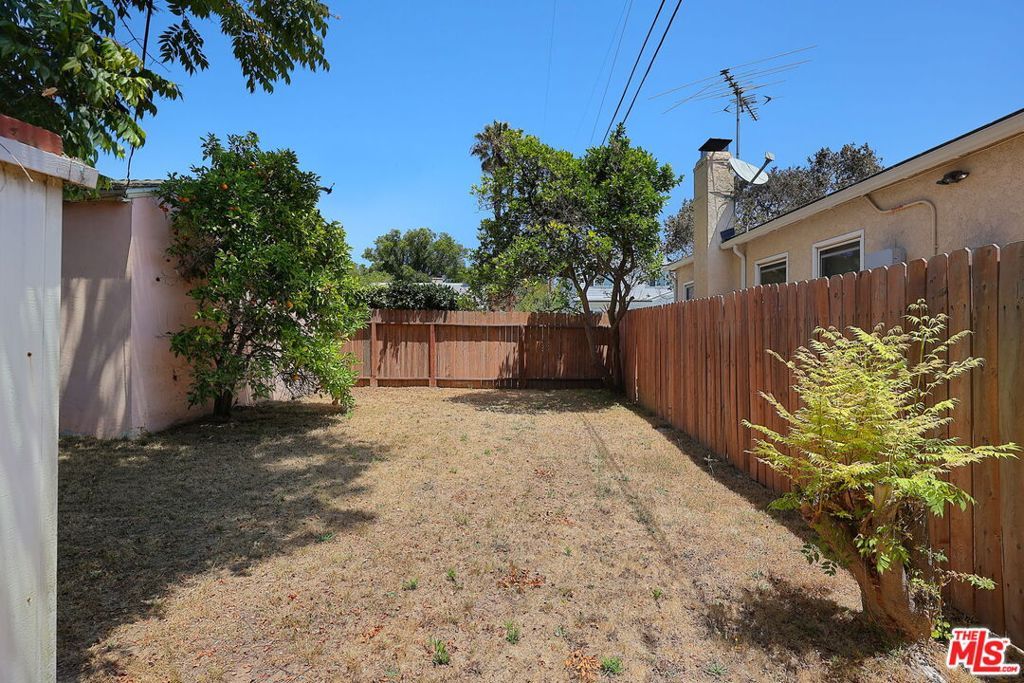 Image 25 of property listing at 8320 Airlane Avenue, Los Angeles, CA 90045