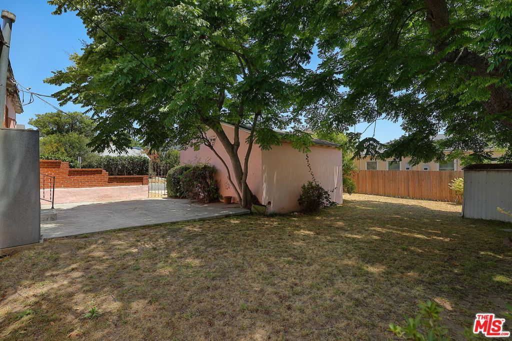 Image 28 of property listing at 8320 Airlane Avenue, Los Angeles, CA 90045