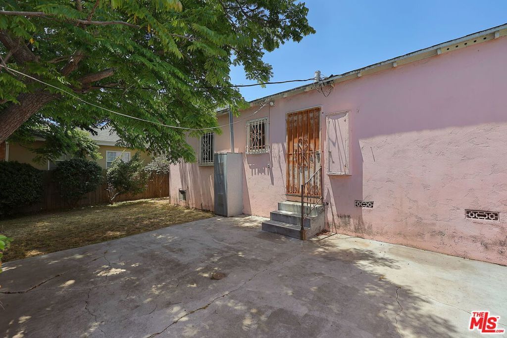 Image 30 of property listing at 8320 Airlane Avenue, Los Angeles, CA 90045