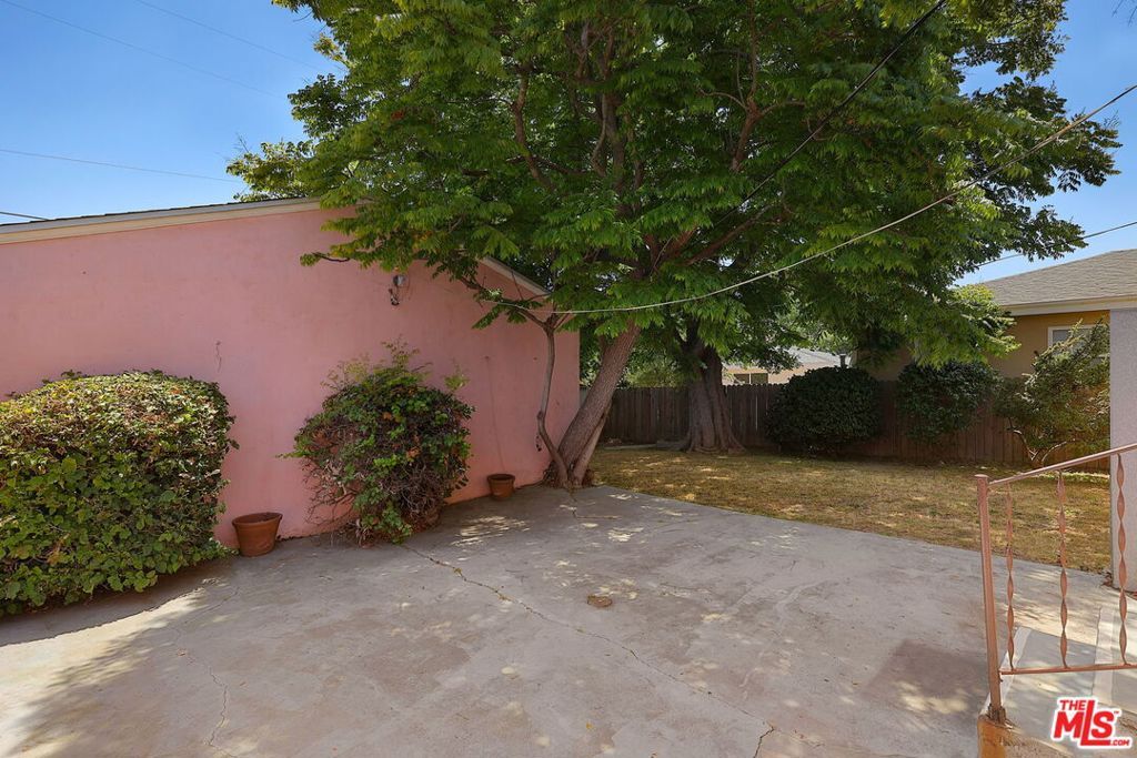 Image 31 of property listing at 8320 Airlane Avenue, Los Angeles, CA 90045