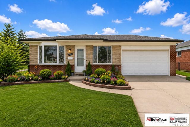 31511 Fairfield Drive, Warren, MI 48088