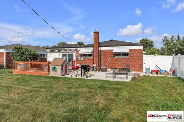 31511 Fairfield Drive, Warren, MI 48088