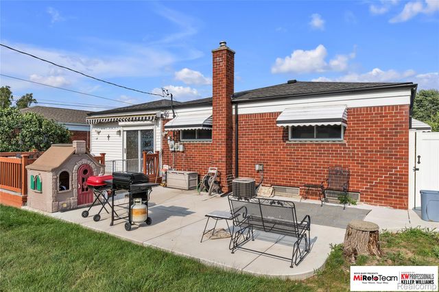 31511 Fairfield Drive, Warren, MI 48088