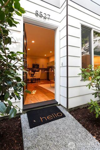 8527 Interlake Avenue N, Seattle, WA 98103