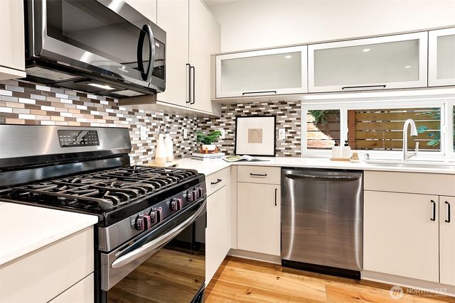 8527 Interlake Avenue N, Seattle, WA 98103