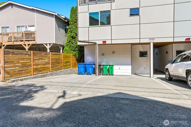 8527 Interlake Avenue N, Seattle, WA 98103