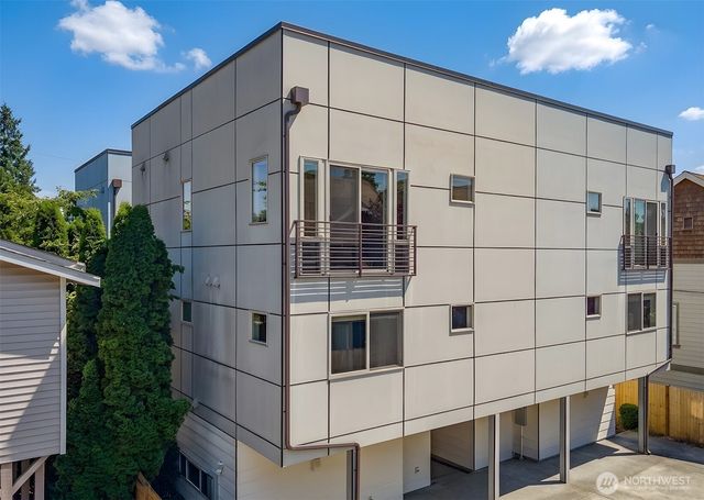 8527 Interlake Avenue N, Seattle, WA 98103