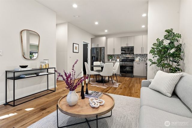 8527 Interlake Avenue N, Seattle, WA 98103