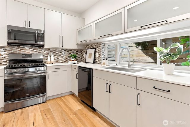 8527 Interlake Avenue N, Seattle, WA 98103