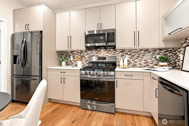 8527 Interlake Avenue N, Seattle, WA 98103