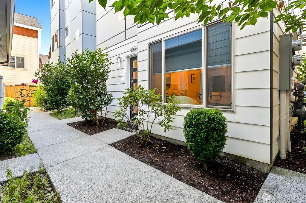 8527 Interlake Avenue N, Seattle, WA 98103