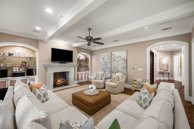 5726 W Hanover Avenue, Dallas, TX 75209