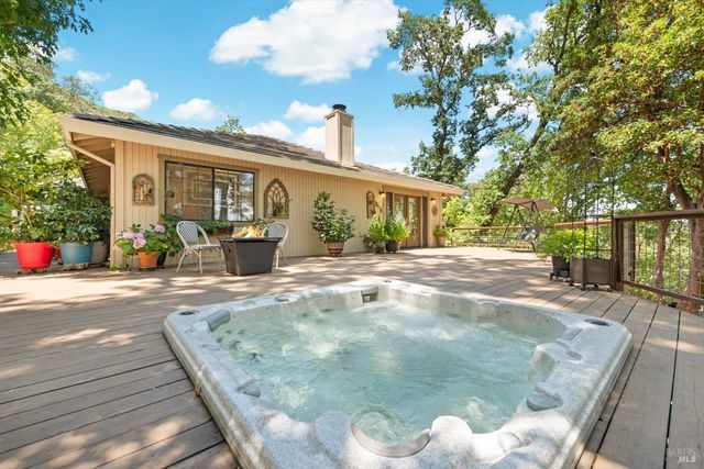 75 Ridgecrest Dr, Napa, CA 94558