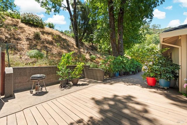 75 Ridgecrest Dr, Napa, CA 94558