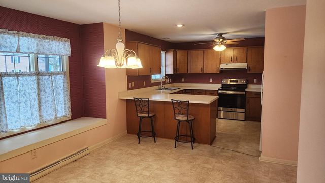 2881 SUNSET DR, Dallastown, PA 17313