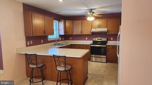 2881 SUNSET DR, Dallastown, PA 17313