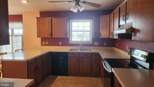 2881 SUNSET DR, Dallastown, PA 17313