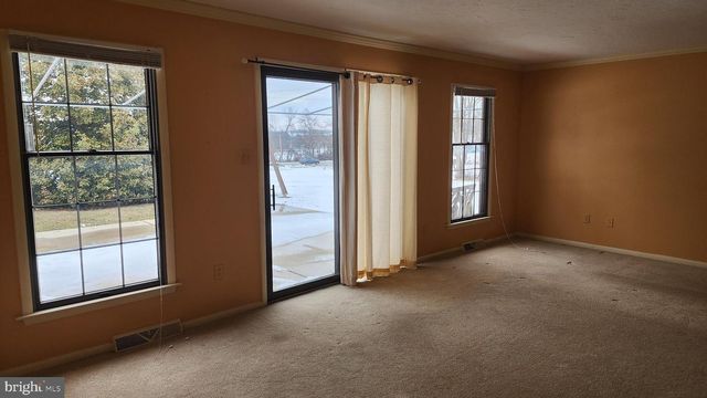 2881 SUNSET DR, Dallastown, PA 17313