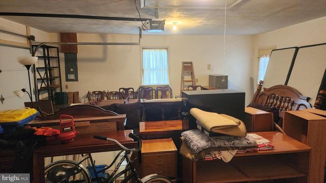 2881 SUNSET DR, Dallastown, PA 17313