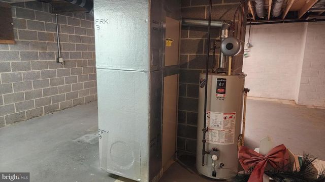 2881 SUNSET DR, Dallastown, PA 17313