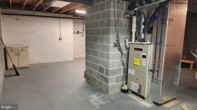 2881 SUNSET DR, Dallastown, PA 17313