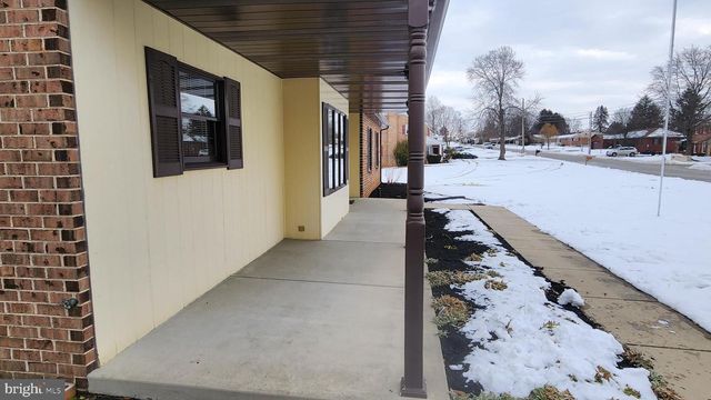 2881 SUNSET DR, Dallastown, PA 17313