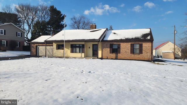 2881 SUNSET DR, Dallastown, PA 17313