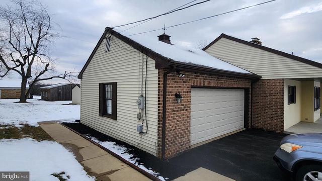 2881 SUNSET DR, Dallastown, PA 17313