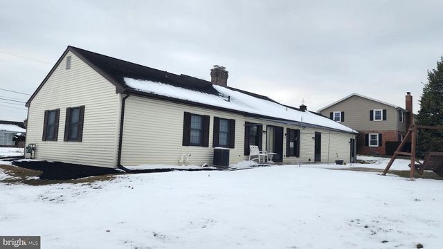 2881 SUNSET DR, Dallastown, PA 17313