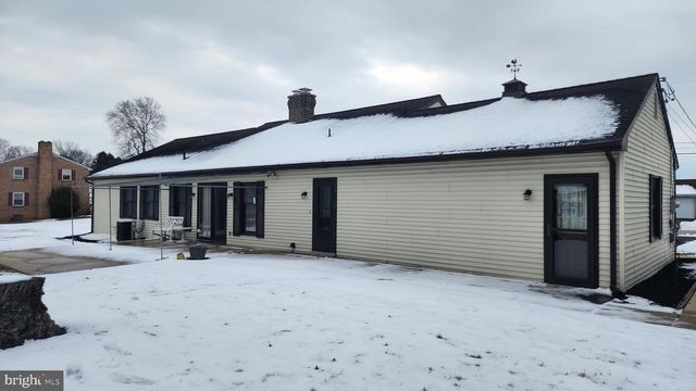 2881 SUNSET DR, Dallastown, PA 17313