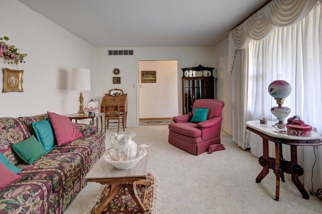 1211 Northwest Boulevard, Neosho, MO 64850